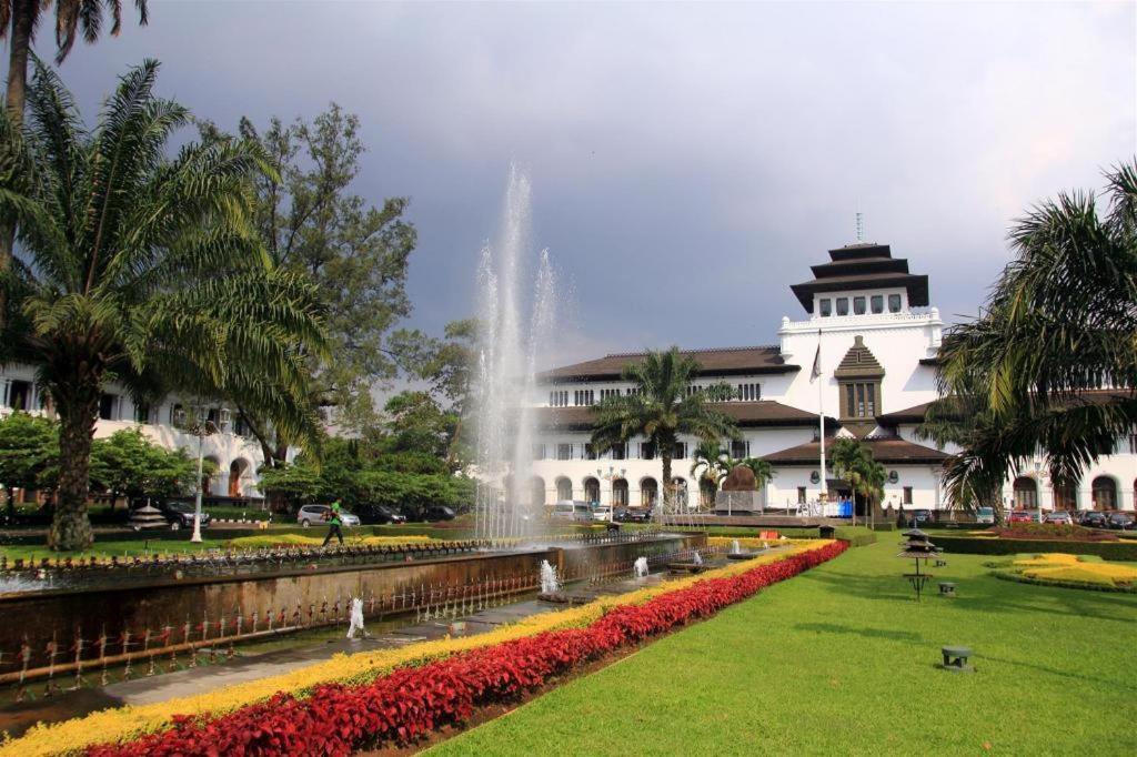 Mitra Bandung Hotel Экстерьер фото